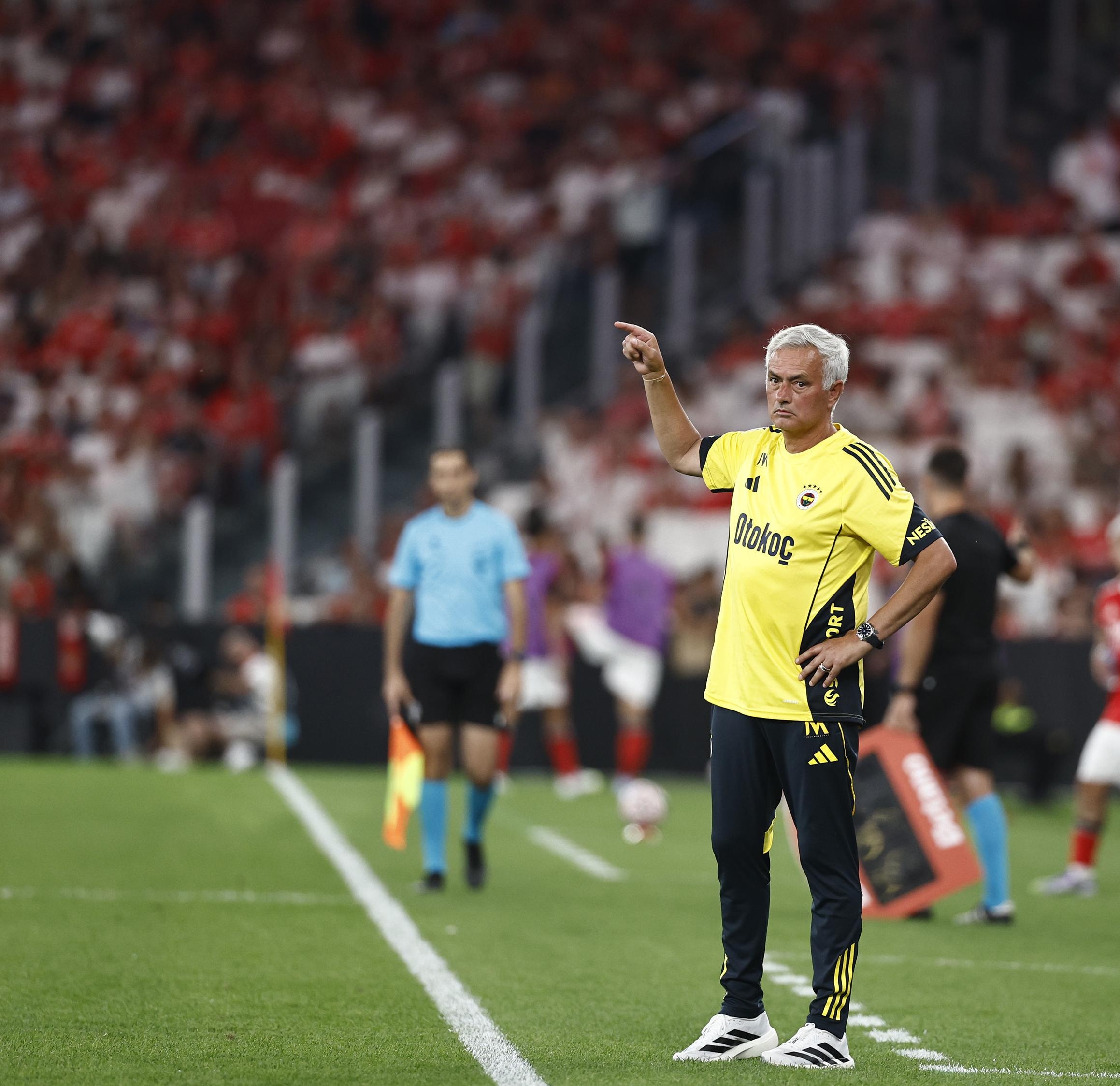 九游官网-费耶诺德发布备战花絮，国际比赛日遗憾出局，德国杯任务艰巨，赛程密集仍需轮换的简单介绍