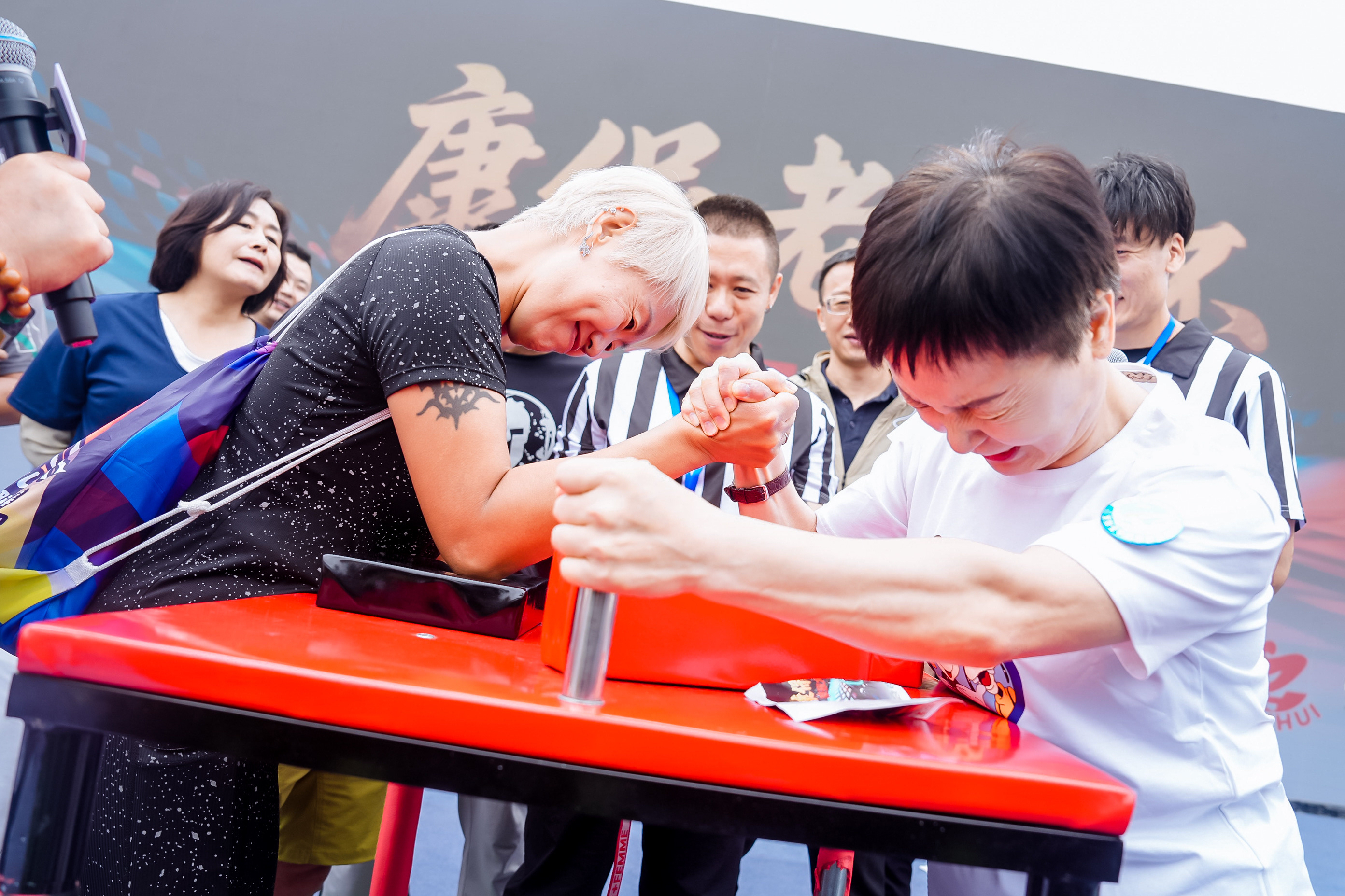 关于北京首钢训练开放日；冲刺阶段官宣签约引欢呼；法国杯在即；身体对抗强度拉满的信息