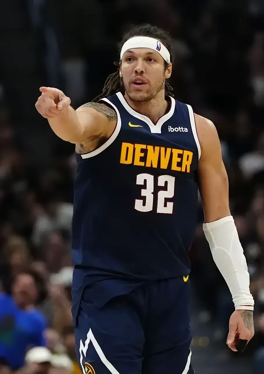 九游网页版-包含NBA总决赛倒计时，密尔沃基雄鹿清晨主帅复盘，细节引发关注，悬念犹存，身体对抗强度拉满的词条