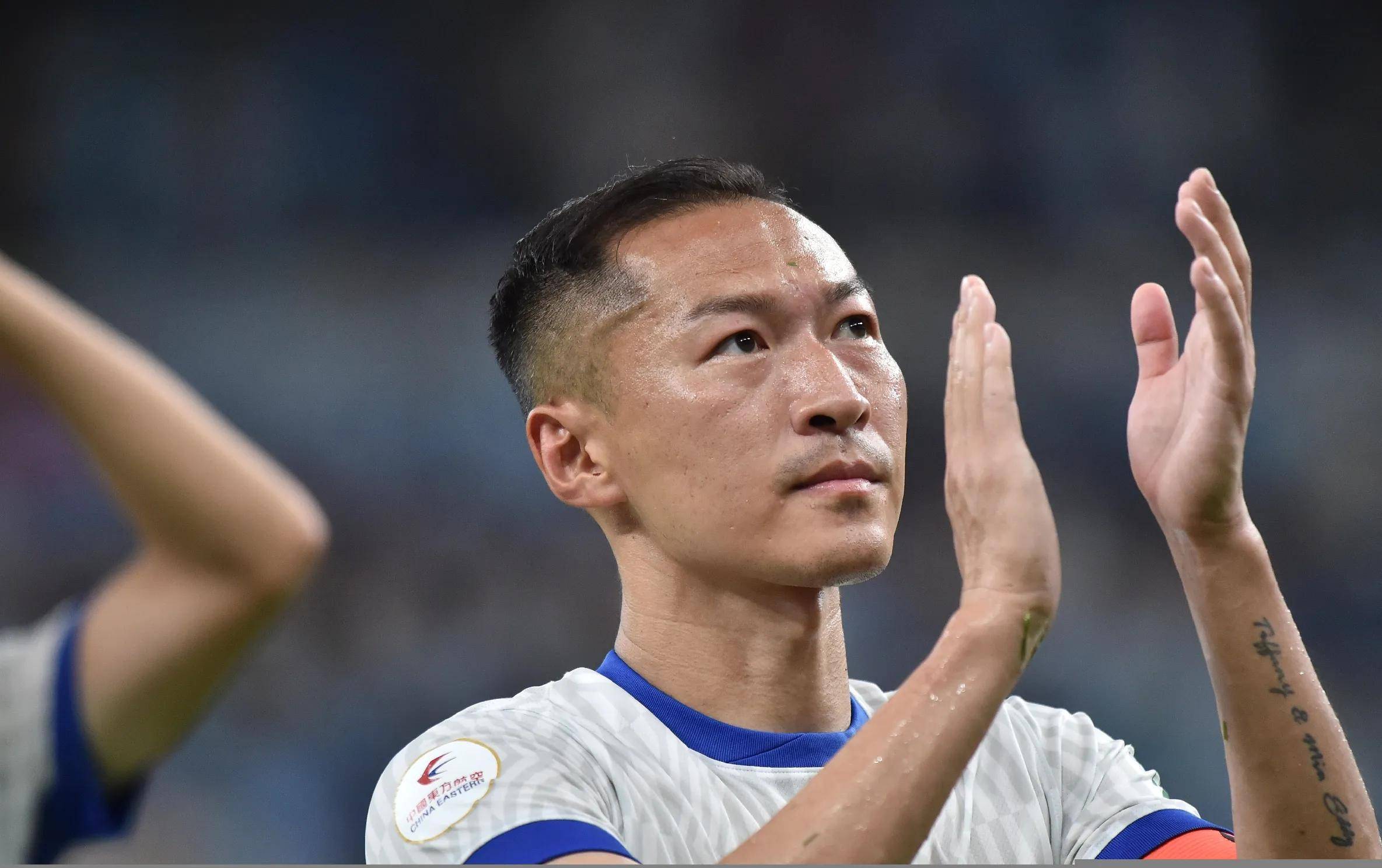 冲刺阶段中超焦点战,俄克拉荷马雷霆外线爆发,悬念犹存,资深球员宣示担当的简单介绍 冲刺阶段中超焦点战,俄克拉荷马雷霆外线爆发,悬念犹存,资深球员宣示担当的简单介绍